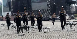 Sejumlah robot polisi yang akan membantu tugas Polri dipamerkan saat gladi kotor upacara Hari Bhayangkara ke-79 di Lapangan Silang Monas, Jakarta Pusat. (Sumber: Dok Mabes Polri)