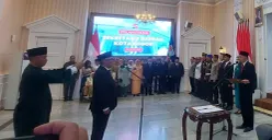 Prosesi pelantikan Sekretaris Daerah Kota Bogor, Denny Mulyadi oleh Wali Kota Bogor, Dedie A Rachim di Gedung Balai Kota Bogor, Senin, 30 Juni 2025. (Sumber: POSKOTA | Foto: Sekar Putri Andini)