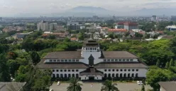 Gedung Sate, Bandung, Kantor pemerintahan Jawa Barat. (Sumber: jabarprov.go.id)