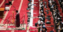 Umat Muslim melaksanakan shalat tarawih pertama Ramadhan 1446 H di Masjid Istiqlal, Jakarta, Jum'at, 28 Februari 2025. (Sumber: Poskota/Bilal Nugraha Ginanjar)