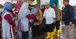 Menteri Pendidikan Dasar dan Menengah (Mendikdasmen) Abdul Mu'ti mengonfirmasi bahwa sejumla fasilitas pendidikan rusak lantaran terdampak banjir dan tersebar di Kota serta Kabupaten Bekasi. (Sumber: Dok Kemendikdasmen)