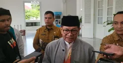 Gubernur Jakarta, Pramono Anung saat memberikan keterangan terkait DBD di Balai Kota, Jakarta Pusat, Jumat, 7 Maret 2025. (Sumber: Poskota/Pandi Ramedhan)