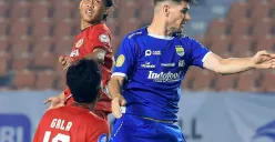 Nick Kuipers, salah satu pemain yang absen di pertandingan Semen Padang vs Persib karena skorsing. (Sumber: Instagram @semenpadangfcid)