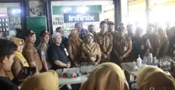 Bupati Pandeglang, Rd. Dewi Setiani bersama pihak BPOM dan jajaran terkait saat sidak di Pasar Badak Pandeglang. (Sumber: Poskota/Samsul Fatoni)