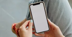 Ilustrasi cara mencegah risiko pelacakan di iPhone. (Sumber: Pexels/Kaboompics.com)