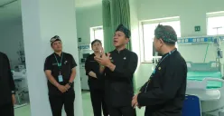 Bupati Dadang Supriatna melakukan peninjauan langsung ke ruang ICU dan VIP yang baru di RSUD Otista Soreang. (Sumber: Dok. Humas Pemkab Bandung)