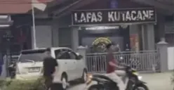 Suasana Lapas Kutacane pasca-kaburnya 50 narapidana. Sebagian berhasil ditangkap, sementara sisanya masih dalam pencarian. (Sumber: Instagram/@aceh.viral)