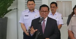 Gubernur Jakarta, Pramono Anung usai menerima kunjungan Ketua Badan Gizi Nasional, Dadan Hindayana di Balai Kota, Jakarta Pusat, Rabu, 12 Maret 2025. (Sumber: Poskota/Pandi Ramedhan)