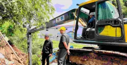 Pemkab Bekasi segera melakuka perbaikan Jembatan Jati Wangi yang rusak akibat longsor. (Sumber: Dok. Diskominfosantik Kabupaten Bekasi)