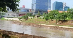 Suasana permukiman warga di bantaran Sungai Ciliwung Kelurahan Pengadegan, Pancoran, Jakarta Selatan. (Sumber: Poskota/Pandi Ramedhan)