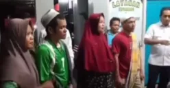 Momen dua napi diantarkan kembali ke Lapas Kelas II B Kutacane, Aceh Tenggara oleh istrinya masing-masing seusai sempat kabur. (Sumber: Tangkap Layar Instagram/@medsoszone)