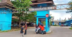 Suasana di gerbang pintu masuk kawasan Terminal Kadubanen, Kecamatan Pandeglang. (Sumber: Dok. Warga)