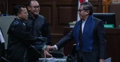 Sekjen DPP PDI Perjuangan Hasto Kristiyanto menjalani sidang dakwaan di Pengadilan Tipikor, Jakara Pusat, Jumat, 14 Maret 2025. (Sumber: Poskota/Bilal Nugraha Ginanjar)