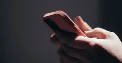 Cara mengatasi kendala hotspot di iPhone yang tidak muncul (Sumber: Pexels/Kindel Media)