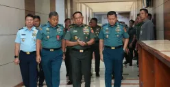 Panglima TNI Jenderal TNI Agus Subiyanto menghadiri rapat dengan Komisi I DPR RI terkait RUU TNI di Ruang Rapat Banggar DPR RI, Jakarta Pusat, pada Kamis, 13 Maret 2025. (Sumber: X/@Puspen_TNI)