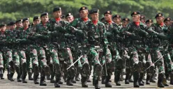 TNI dalam tugas pertahanan. Haruskah mereka juga terlibat dalam sektor sipil? (Sumber: Pinterest)