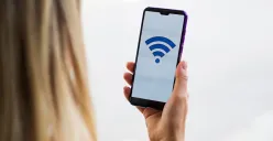 Ilustrasi mengganti sinyal WiFi di rumah. (Sumber: Freepik)