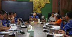 Bupati Bandung Dadang Supriatna saat memimpin rapat koordinasi evaluasi penanganan dan tanggap darurat bencana. (Sumber: Dok. Pemkab Bandung)