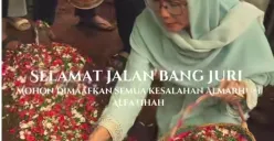 Rieke Dyah Pitaloka pemeran Oneng di Sitkom Bajaj Bajuri bareng Mat Solar atau Bang Juri dipemakamannya berjanji akan menuntaskan masalah ganti rugi lahan milik almarhum. (Sumber: Instagram Rieke Dyah Pitaloka)