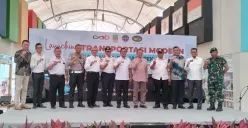 Wakil Bupati Bekasi, Asep Surya Atmaja bersama Komisi III DPRD dan Forkopimda saat peresmian Angkot Swatantra, Rabu, 19 Maret 2025. (Sumber: Poskota/Heri Effendi)