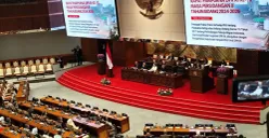 Rapat paripurna DPR pada 20 Maret 2025 mengesahkan revisi UU TNI, menandai babak baru dalam peran dan tanggung jawab Tentara Nasional Indonesia yang sekarang ini banyak dikritik publik. (Sumber: Dok/Nett)