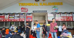 Pemudik mulai memadati Terminal Kalideres, Jakarta Barat, Kamis, 20 Maret 2025. (Sumber: Poskota/Pandi Ramedhan)