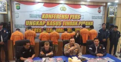 Konferensi pers pengungkapan pencurian disertai kekerasan dengan korban warga negara asing (WNA) di Polres Pelabuhan Tanjung Priok, Kamis, 20 Maret 2025. (Sumber: Dok. Humas Polres Pelabuhan Tanjung Priok)