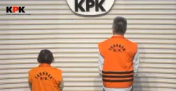 Komisi Pemberantasan Korupsi (KPK) kembali menahan dua tersangka terkait dugaan korupsi dalam pemberian kredit oleh Lembaga Pembiayaan Ekspor Indonesia (LPEI) kepada PT Petro Energi (PE). (Sumber: Capture YouTube KPK)