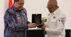 Direktur Utama MGPA, Priandhi Satria, bersama Wakil Direktur Utama MGPA, Samsul Purba, bertemu dengan Walikota Makassar, Munafri Arifuddin bertemu untuk memperkuat sinergi dalam pengembangan Mandalika GP Hub Makassar 2025. (Sumber: MGPA)