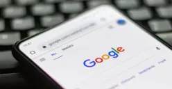 Cara cepat melihat kata sandi akun Google yang tersimpan di HP. (Sumber: Pinterest/majed bahaj)