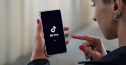 Cara bikin komentar TikTok dengan foto. (Sumber: Pinterest)