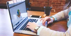 Ilustrasi mengatur laptop agar tidak lemot. (Sumber: Pixabay/StartupStockPhotos)
