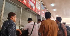 Suasana loket tiket PO Bus AKAP di Terminal Kalideres, Jakarta Barat, Minggu 24 Maret 2025 (Sumber: Poskota/Pandi Ramedhan)