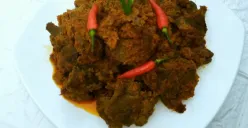 Ilustrasi. Tips memasak daging untuk mendapatkan hasil hidangan rendang yang empuk dan lezat saat Lebaran. (Sumber: Tangkap layar YouTube/Bisnis Ibu Rumah Tangga)