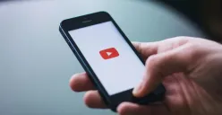 Cara klaim uang gratis Rp240.000 dari nonton video YouTube sekali saja. (Sumber: Canva)