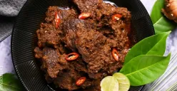 Hidangan rendang daging sapi spesial. (Sumber: Pinterest/Annati Amega Shafira)