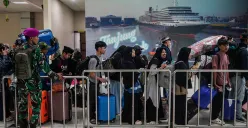 Ilustrasi penumpang saat Nataru. (Sumber: Poskota/Bilal Nugraha Ginanjar)