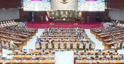 DPR RI secara resmi telah mensahkan revisi Undang-Undang Nomor 34 Tahun 2004 tentang Tentara Nasional Indonesia (TNI) dalam sidang paripurna yang digelar pada Kamis, 20 Maret 2025. (Sumber: Tangkapan Layar Kanal YouTube DPR RI)