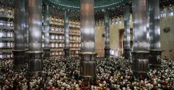 Hukum melaksanakan salat Jumat di hari yang sama dengan Hari Raya Idul Adha. (Sumber: Poskota/Bilal Nugraha Ginanjar)