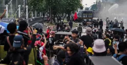 Aksi massa buruh dari berbagai serikat kerja saat (Sumber: Poskota/Bilal Nugraha Ginanjar)