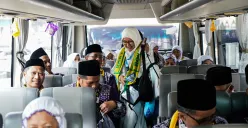 Ilustrasi jemaah haji hendak berangkat ke tanah suci. (Sumber: Poskota/Bilal Nugraha Ginanjar)
