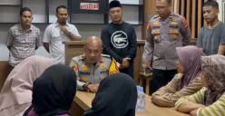 Kapolres Serang AKBP Condro Sasongko memberikan pembinaan kepada orang tua murid terkait peristiwa tawuran antar pelajar SMP. (Sumber: Dok. Humas Polres Serang)