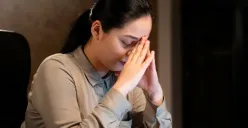 Ilustrasi perempuan menjadi kelompok rentan terjerat pinjaman online ilegal (pinjol ilegal). (Sumber: Freepik)