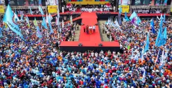 Presiden Indonesia Prabowo Subianto menghadiri acara peringatan Hari Buruh yang digelar di Monas, Jakarta, pada Kamis, 1 Mei 2025. (Sumber: setkab.go.id)