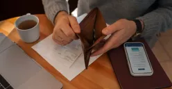 Risiko pinjol ilegal yang wajib kamu tahu, jangan sampai terjerat. (Sumber: Freepik)