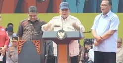 Presiden Prabowo Subianto menyampaikan pidato Hari Buruh 2025 di Lapangan Silang Monas, Jakarta, berjanji menghapus sistem outsourcing dan membentuk Dewan Kesejahteraan Buruh Nasional.