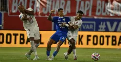 Penyerang Persib, Ciro Alves mendapat kartu merah dari wasit di pertandingan melawan Malut United. (Foto: persib.co.id)