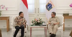 Direktur Utama Telkom Ririek Adriansyah (kiri) dan Gubernur Jakarta Pramono Anung saat audiensi untuk melaporkan secara langsung kesiapan penyelenggaraan acara Digiland pada Selasa, 29 April 2025.