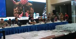 Ivan Yustiavandana, Ketua PPATK Bersama Polri akan terus berupaya memberantas judi online dalam konferensi pers di Mabes Polri, Jakarta, Jumat, 2 Mei 2025. (Sumber: Poskota/Nurpini Aulia)