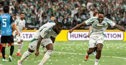 Franck Kessie merayakan gol kedua Al Ahli Saudi ke gawang Kawasaki Frontale yang memastikan gelar juara AFC Champions League Elite 2024-25. (Sumber: Instagram @alahliclub.sa)